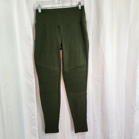 Zenana Outfitters Amy Green Cotton Wide Waistband Moto Leggings - Picture 2 of 11